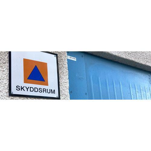 Skylt på fasad med texten skyddsrum