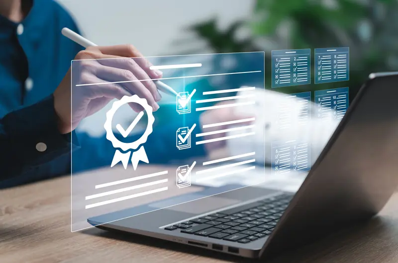 dator med ikoner symboliserar trygghetscerifikat