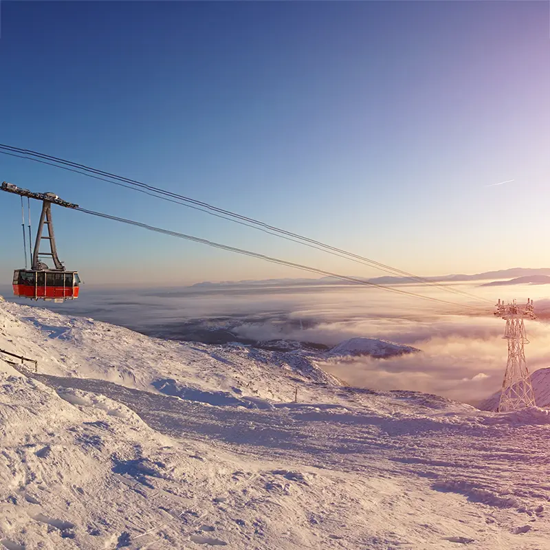 Kabinbana i solnedgång på toppen av Åreskutan.