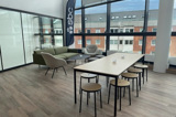 Konferensbord och soffa på SBCs kontor i Malmö